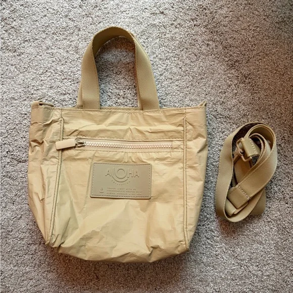 NWOT Aloha Crossbody - Picture 2 of 3